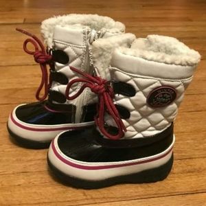 Toddler size 6 TOTES winter snow boots